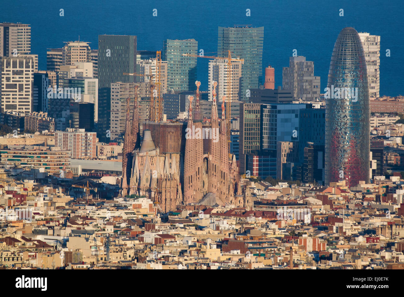 Barcelona, Stadt, Stadtbild, Sagrada Familia, Kirche, Spanien, Europa, Antenne, Agbar, Architektur, Katalonien, Herbst, Gaudi, keine Peopl Stockfoto