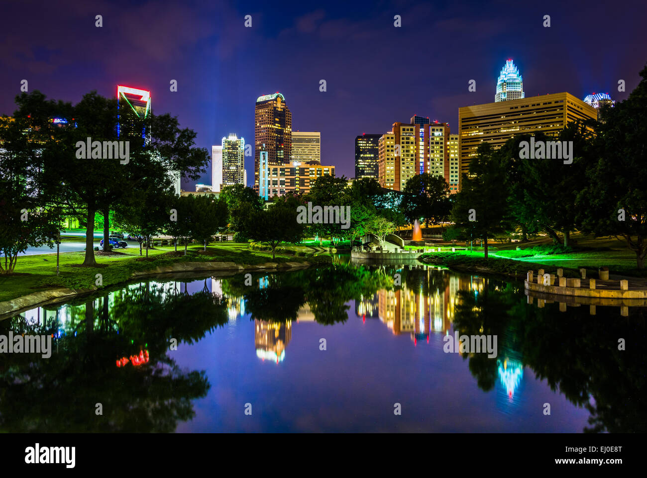 Die Skyline von Charlotte gesehen bei Marshall Park, in Charlotte, North Carolina. Stockfoto