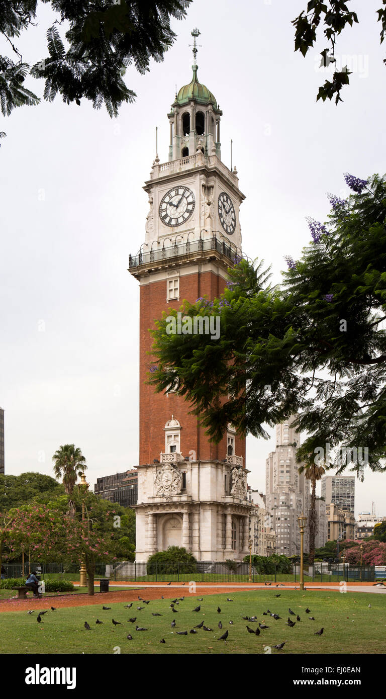 Argentinien, Retiro, Plaza Fuerza Aérea Argentina, Torre de Los Ingleses monumentale Geschenk von britischen Gemeinde im Jahre 1910 Stockfoto