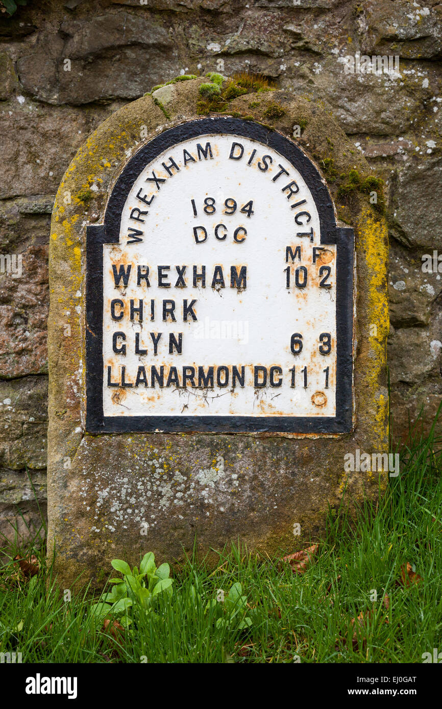 Meilenstein in Chirk, in der Nähe von Wrexham Wales Stockfoto