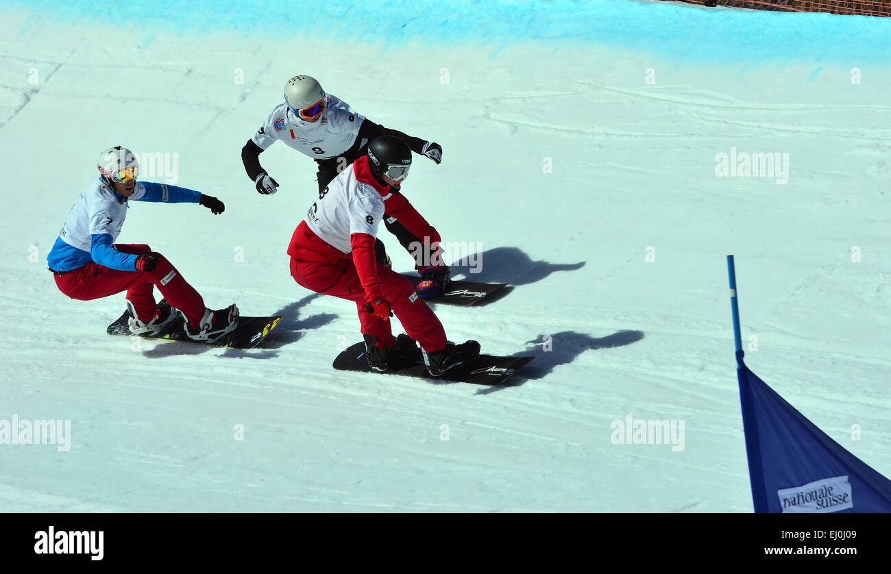VEYSONNAZ, Schweiz - März 11: SCHAD führende SIVERTZEN dann HERNANDEZ im Snowboard Cross-Weltcup: 11. März 2014 in Vey Stockfoto