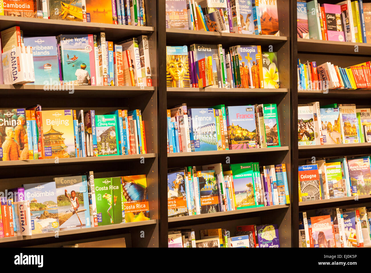 England, Buchhandlung Anzeige von Reiseführern Stockfoto