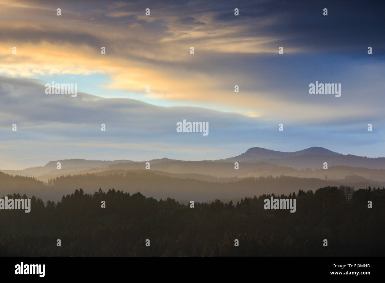 Allgäu, Alpen, Baden-Wurttemberg, Berg, Berge, Berglandschaft, Deutschland, Eglofs, Herbst, Hügel Landschaft, morgens, Sonnenaufgang Stockfoto