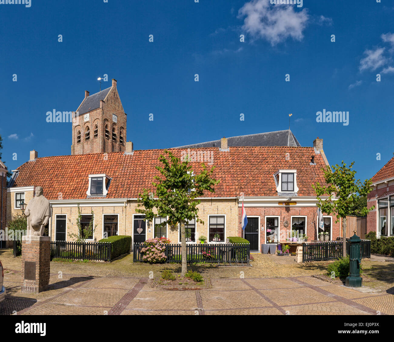 Niederlande, Holland, Europa, Ferwert, Friesland, Dorf, Sommer, Haus, Kirche Stockfoto