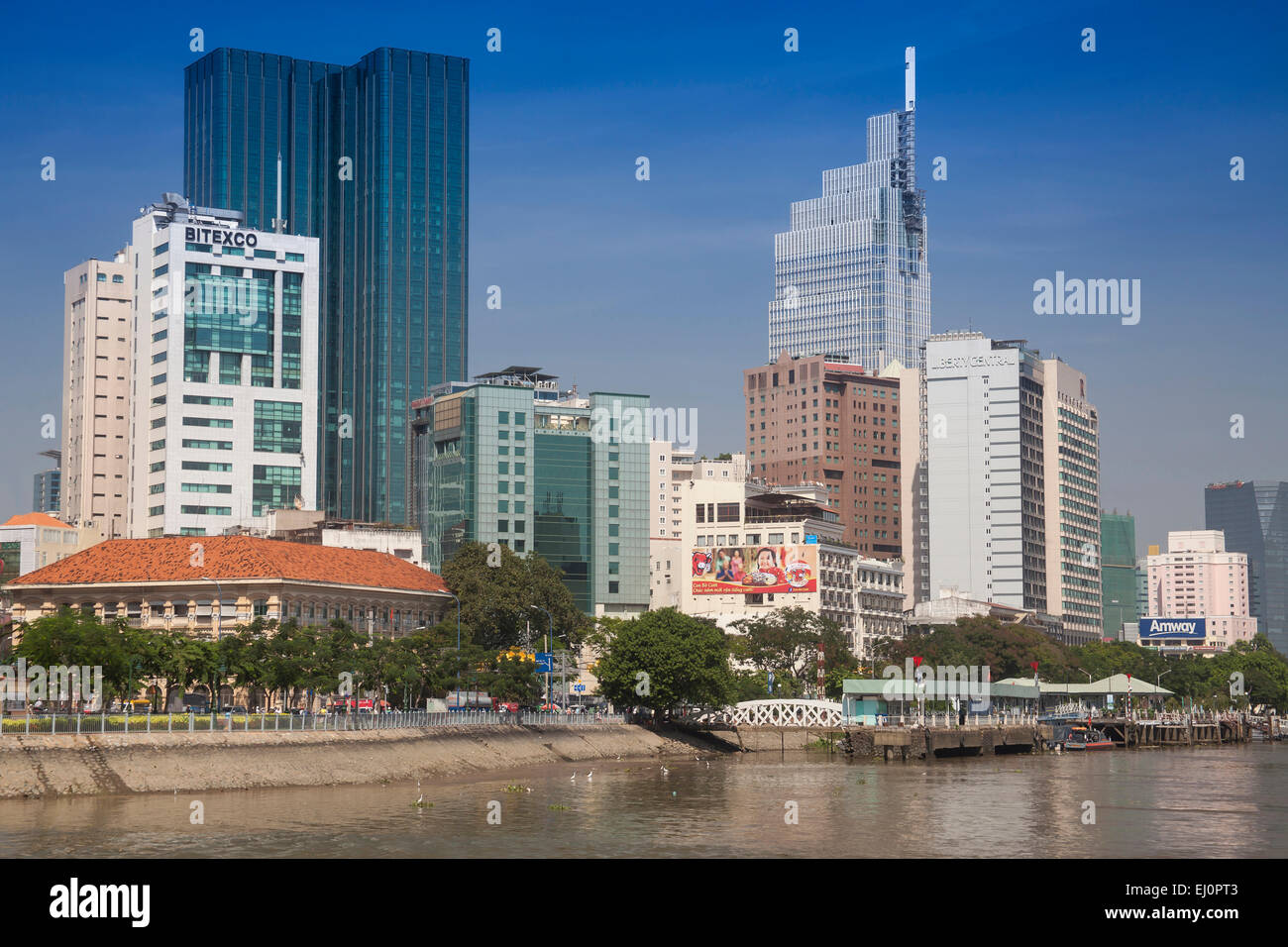 Reich, Turm, Fluss, Fluss, Fluss, Finanzzentrum, Architektur, asiatisch, Asien, außen, Außenansicht, Bau, Chi, City, Konsumverhalten Stockfoto