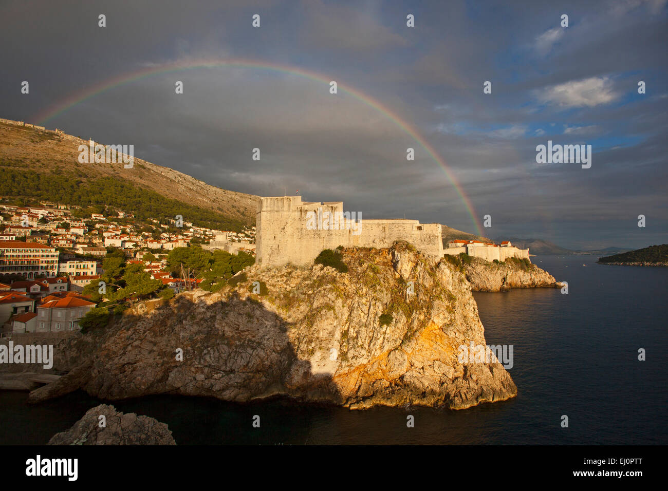 Festung Lovrijenac, Altstadt, Dubrovnik, Kroatien, Europa, Farbe, bunt, Doppel-, Regenbogen, stürmisch, Himmel, dramatische, Himmel, Stadt, Wand Stockfoto