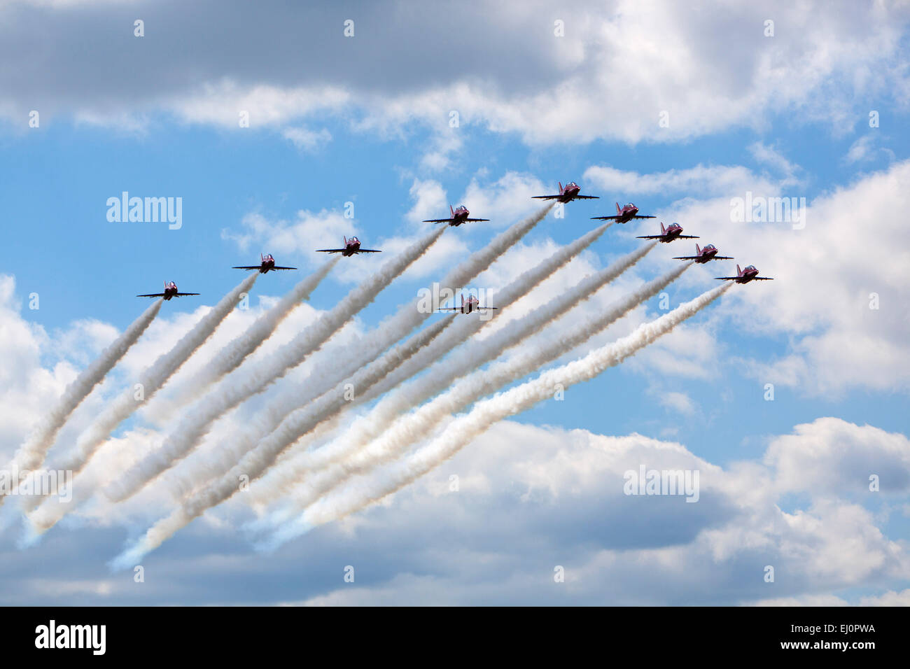 rote Pfeile, berühmte, weltweit, Akrobatik, 10, 10, Düsenflugzeuge, Flugzeuge, durchführen, Leistung, fliegen, overhead, Display, Squadro Stockfoto