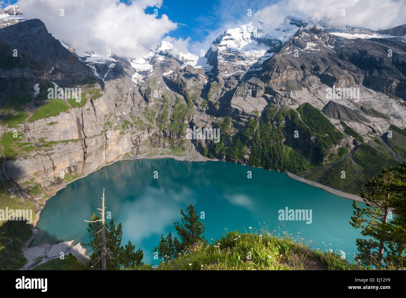 See des Oeschinensees, Schweiz, Europa, Kanton Bern, Berner Oberland, Kandertal, Bergsee, See, Berge, Aussichtspunkt Stockfoto