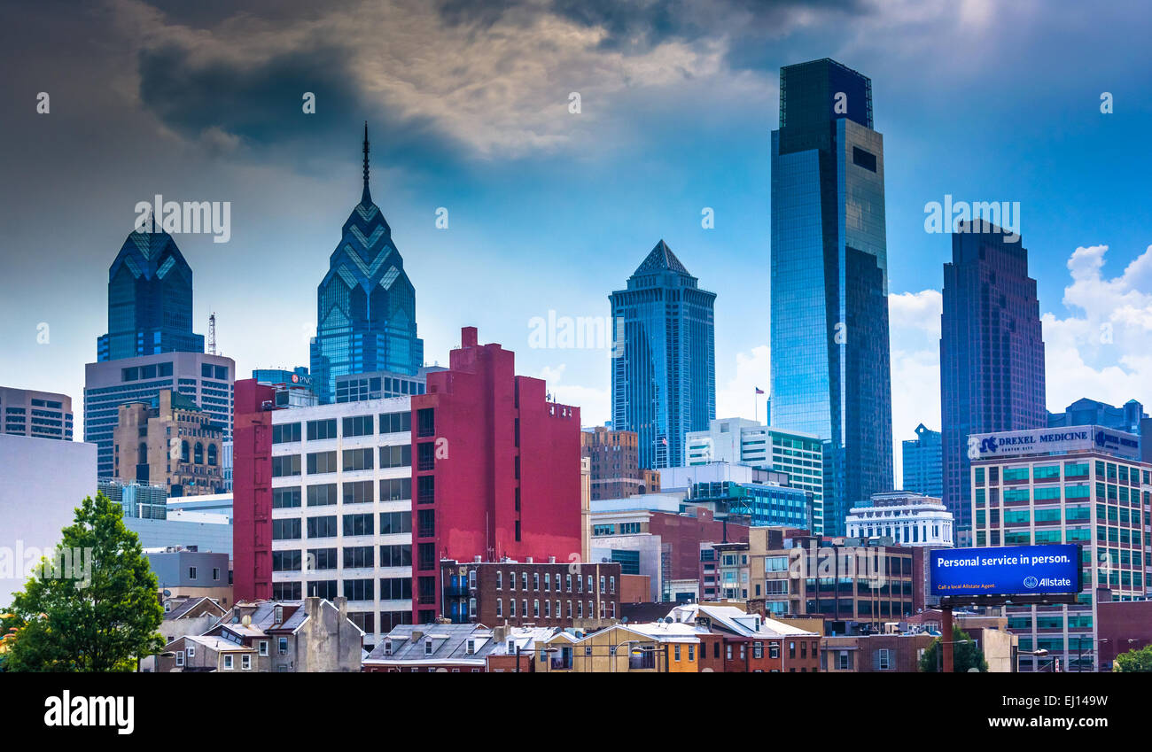 Blick auf die Skyline von Philadelphia aus der Lesung-Viadukt, Philadelphia, Pennsylvania. Stockfoto