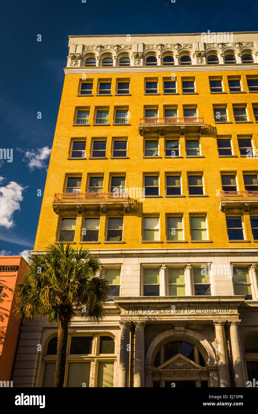 Der Menschen-Bürogebäude in Charleston, South Carolina. Stockfoto