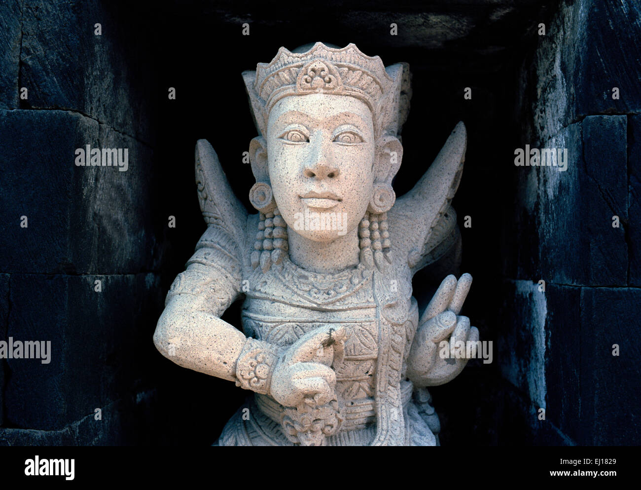 Orientalische Skulptur in Bali in Indonesien in Südostasien. Hindu-Gottheit Gott Kunstgeschichte Kultur Figurative Schönheit Religion religiöse Reisen Stockfoto