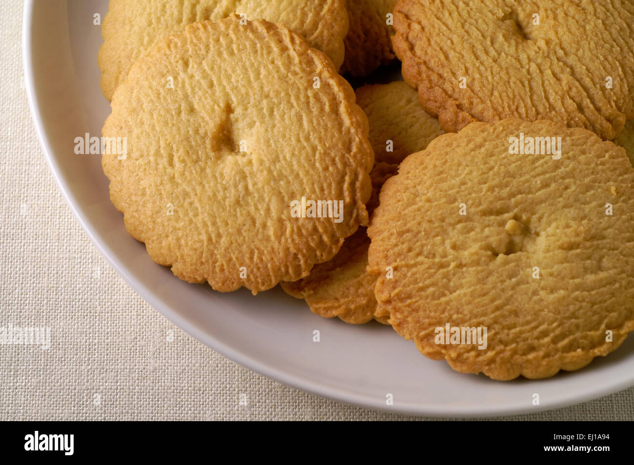 Reis-Cookies in einer Petrischale Stockfoto