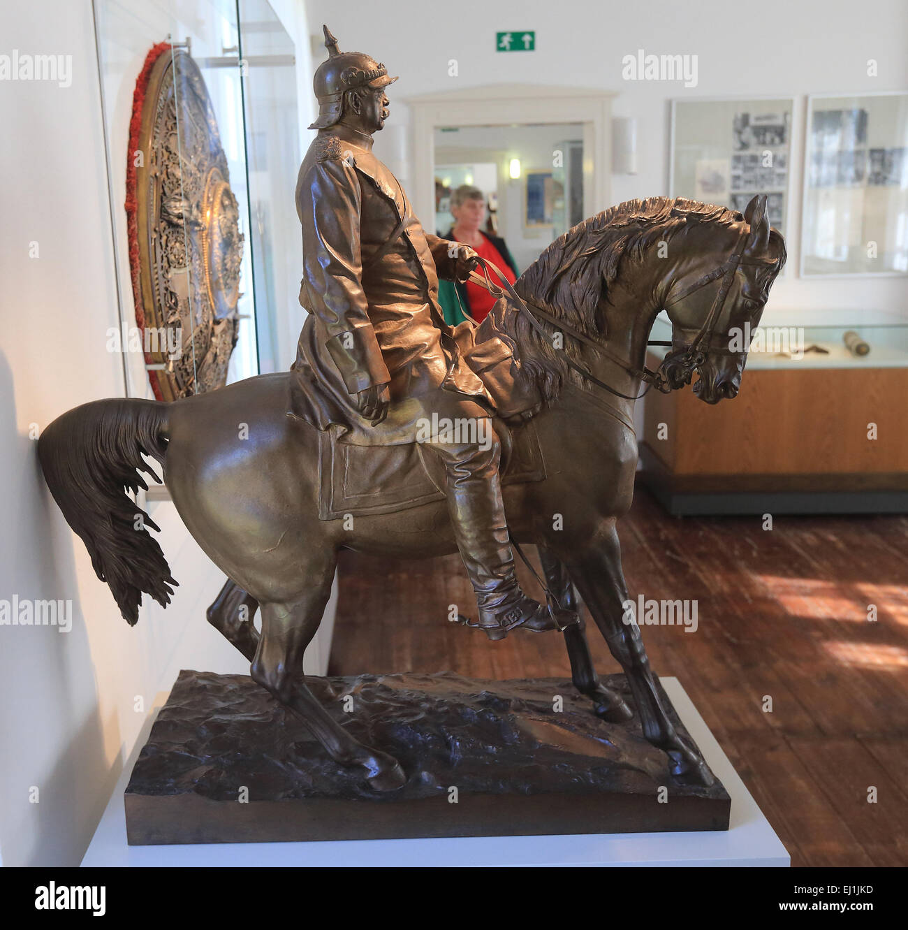 Eine Pferd Statue ist auf dem Display im Bismarck-Museum in Schoenhausen, Deutschland 19. März 2015. Der Landkreis Stendal feiert den 200. Geburtstag von Otto von Bismarck (1815-1898). von Bismarck wurde am 1. April 1815 auf dem Grundstück des Schoenhausen geboren und begann seine politische Karriere aus seiner Heimat, im Jahre 1847. Das Bismarck-Museum wurde offiziell im Jahr 1998 eröffnet und hat seitdem gesehen rund 12.000 Besucher jedes Jahr. Das Museum zeigt rund 160 Exponate von Bismarcks Erbe. Foto: Jens Wolf/dpa Stockfoto