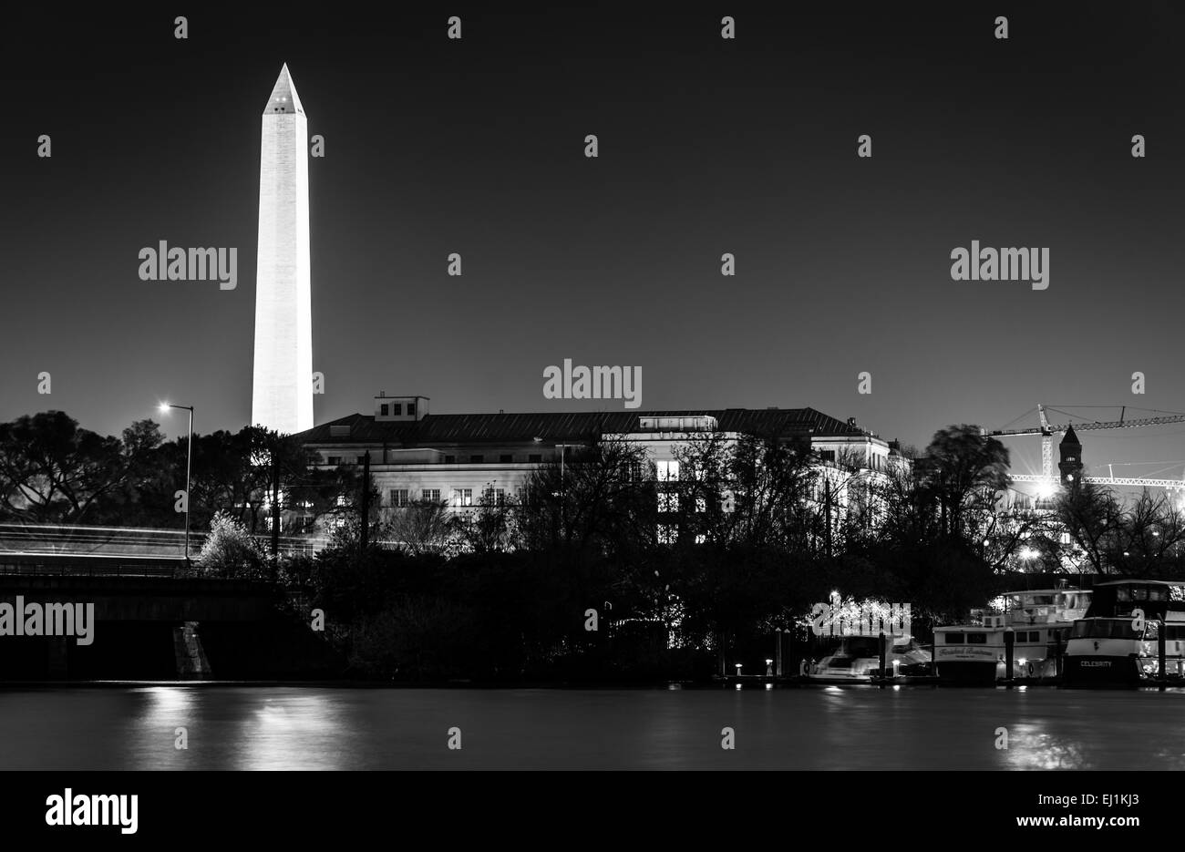 Das Washington Monument in der Nacht in Washington, DC. Stockfoto