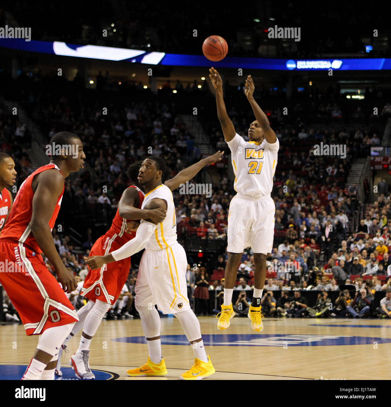 Portland, Oregon, USA. 19. März 2015. TREVEON GRAHAM (21) schießt einen Jumper. Virginia Commonwealth Spielen Ohio State am Moda Center am 19. März 2015. Bildnachweis: David Blair/ZUMA Draht/Alamy Live-Nachrichten Stockfoto