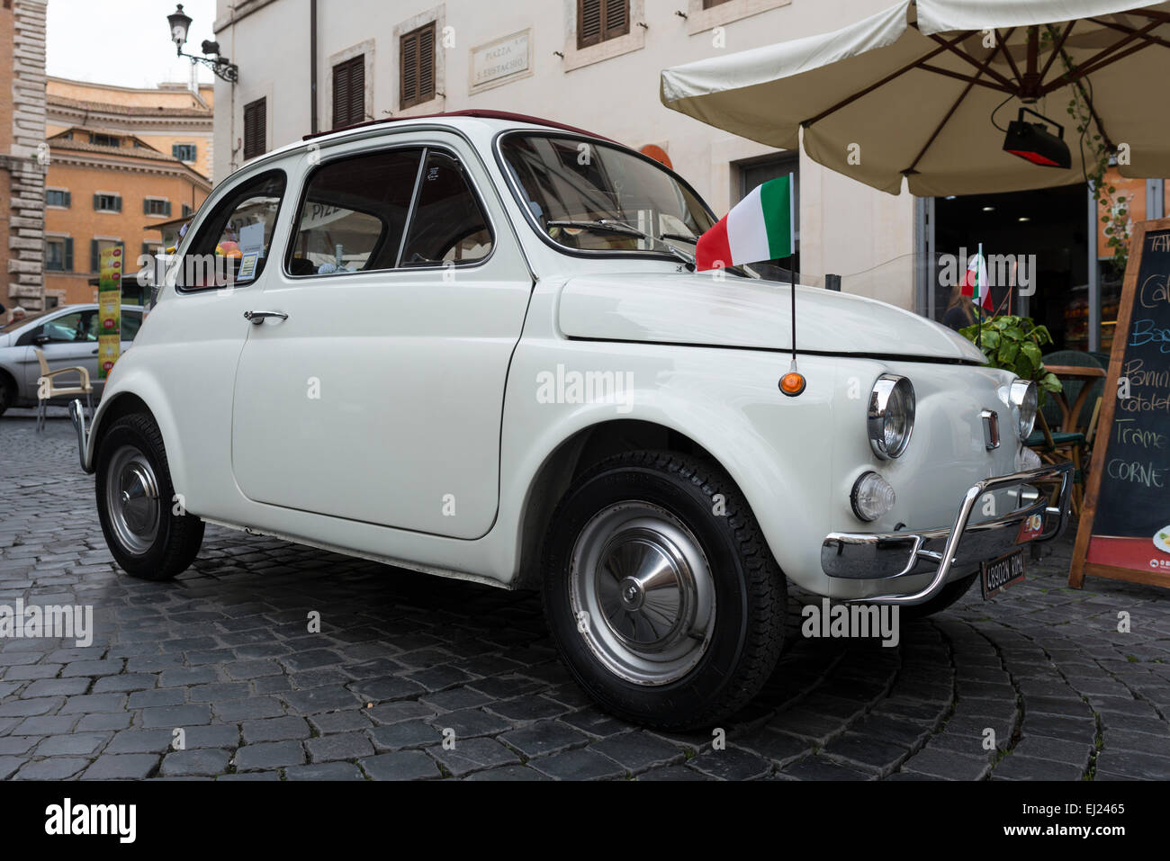 Fiat 500 Piazza Sant' Eustachius Rom Italien Stockfoto