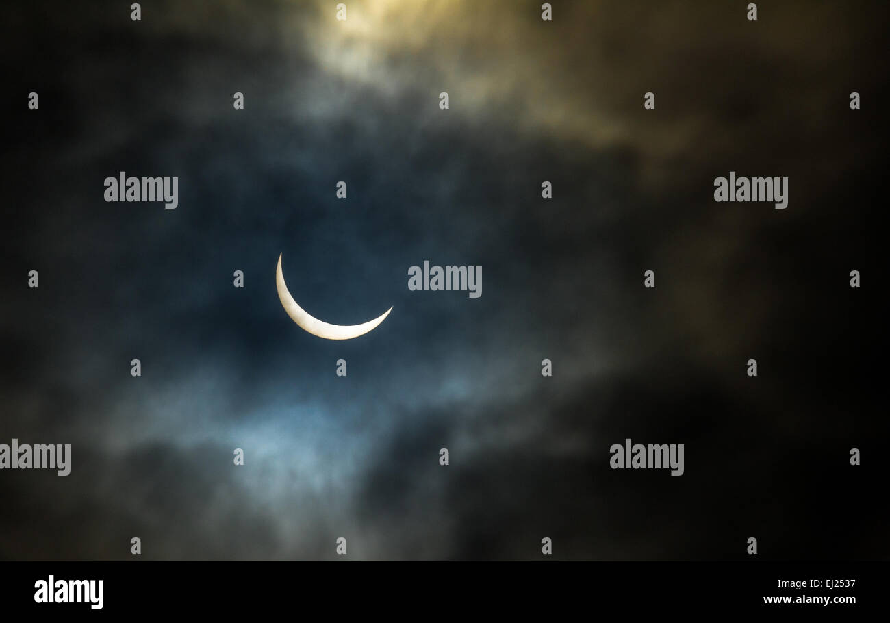 Partielle Sonnenfinsternis die Sonne, wenn der Mond zwischen Sonne und Erde aus Nottinghamshire, England, Vereinigtes Königreich vergeht Stockfoto