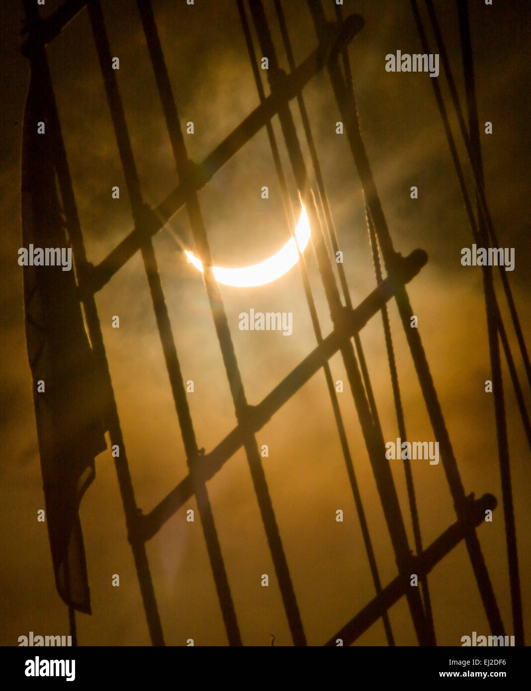 Bristol, UK. 20. März 2015. Die Sonnenfinsternis wird durch die Takelage auf die ss Großbritannien, Bristol gesehen. 20. März 2015 Kredit: Adam Gasson/Alamy Live-Nachrichten Stockfoto