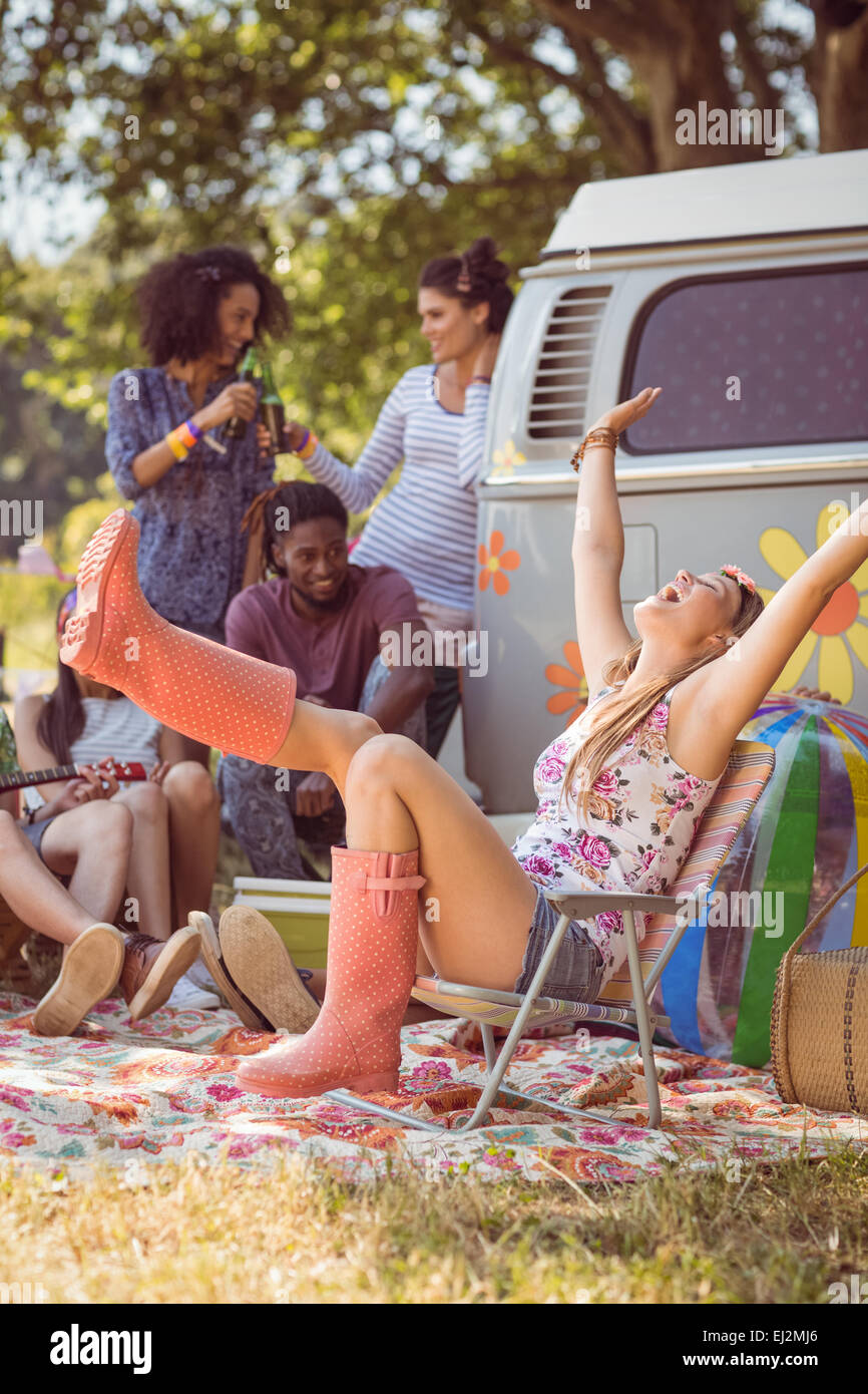 Unbeschwerten Spaß am Campingplatz hipster Stockfoto