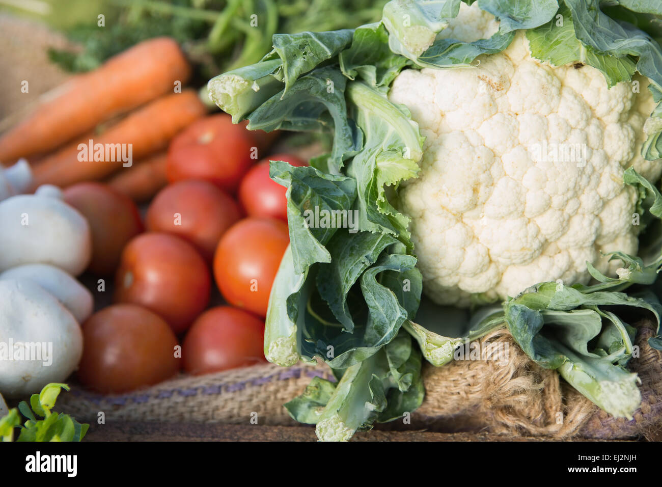 Tabelle von frischen Produkten am Markt Stockfoto