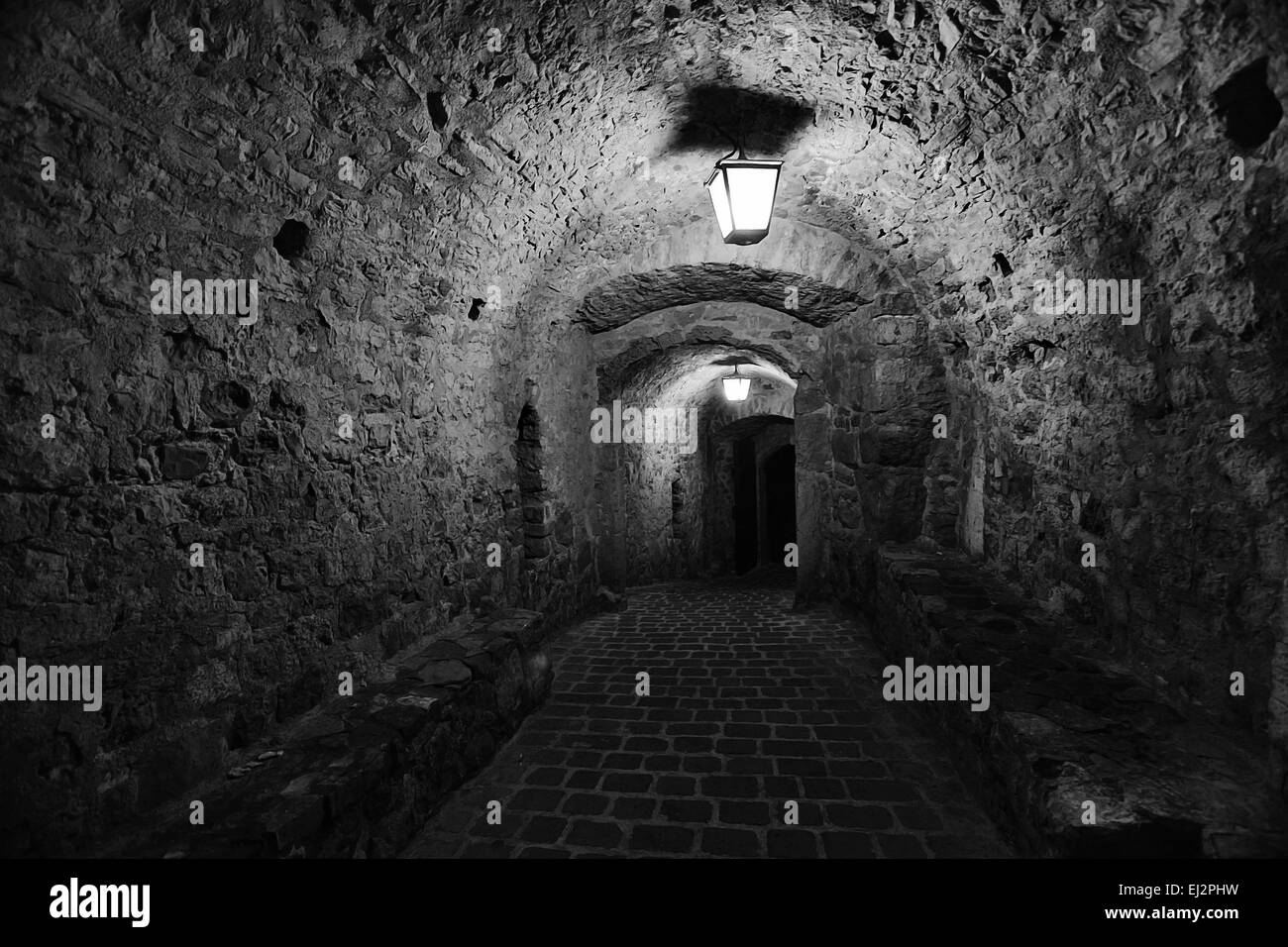 Nachtlandschaft schmale alte Straße Europäischen Stockfoto