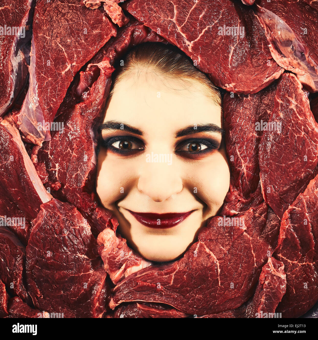 Schöne Frau Ausdruck Gesicht mit Rindfleisch Frame, Crossen Bild Stockfoto
