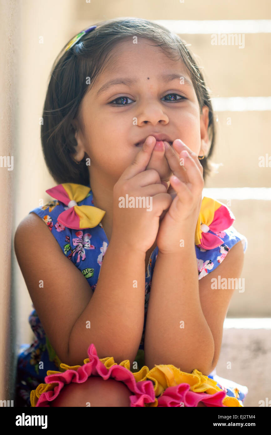 Porträt eines Nauhty Kind mit lustige Ausdrücke geben. Stockfoto