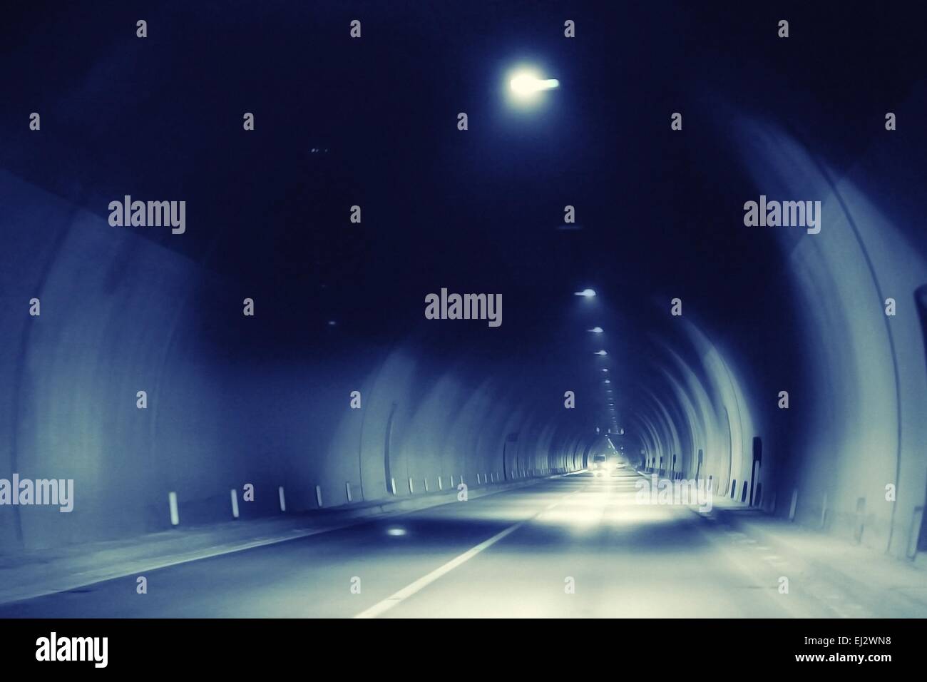 Tunnel-Straße verschwommen-Hintergrund Stockfoto