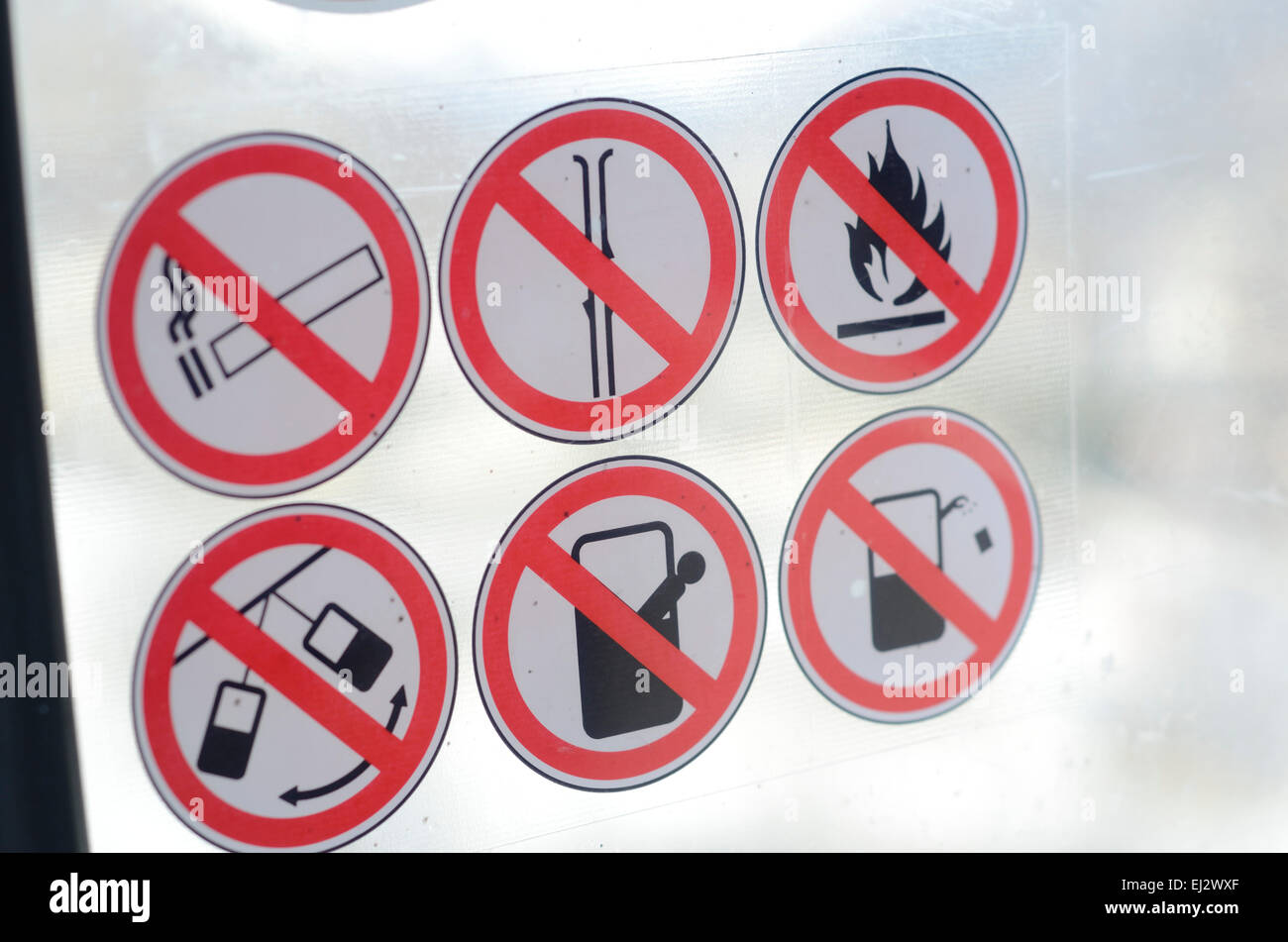 Skilift Warnaufkleber Zeichen Stockfoto