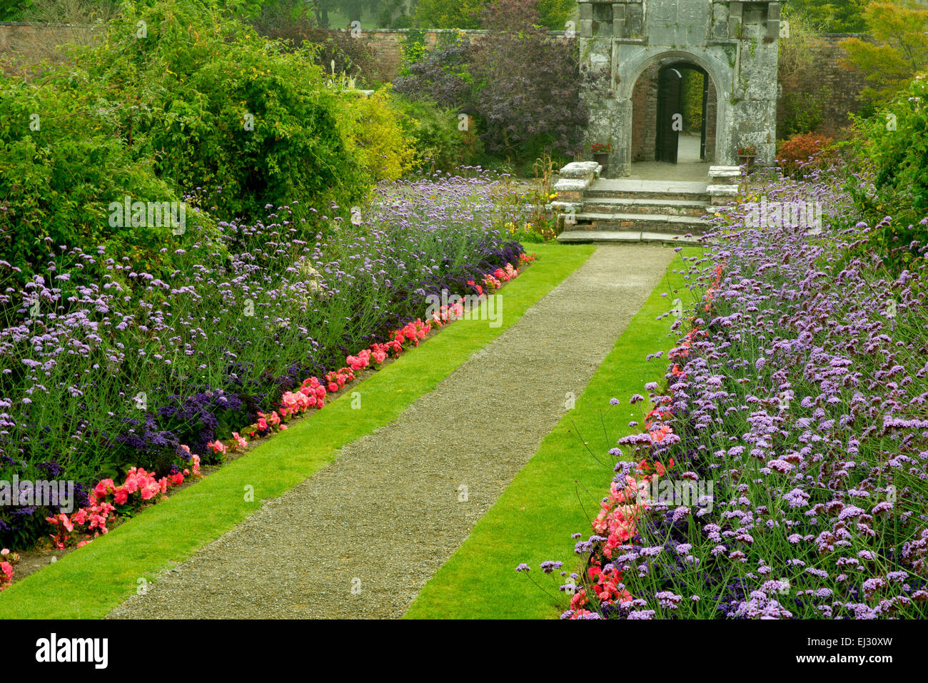 Garten Weg. Gärten im Domoland Schloss. Irland Stockfoto