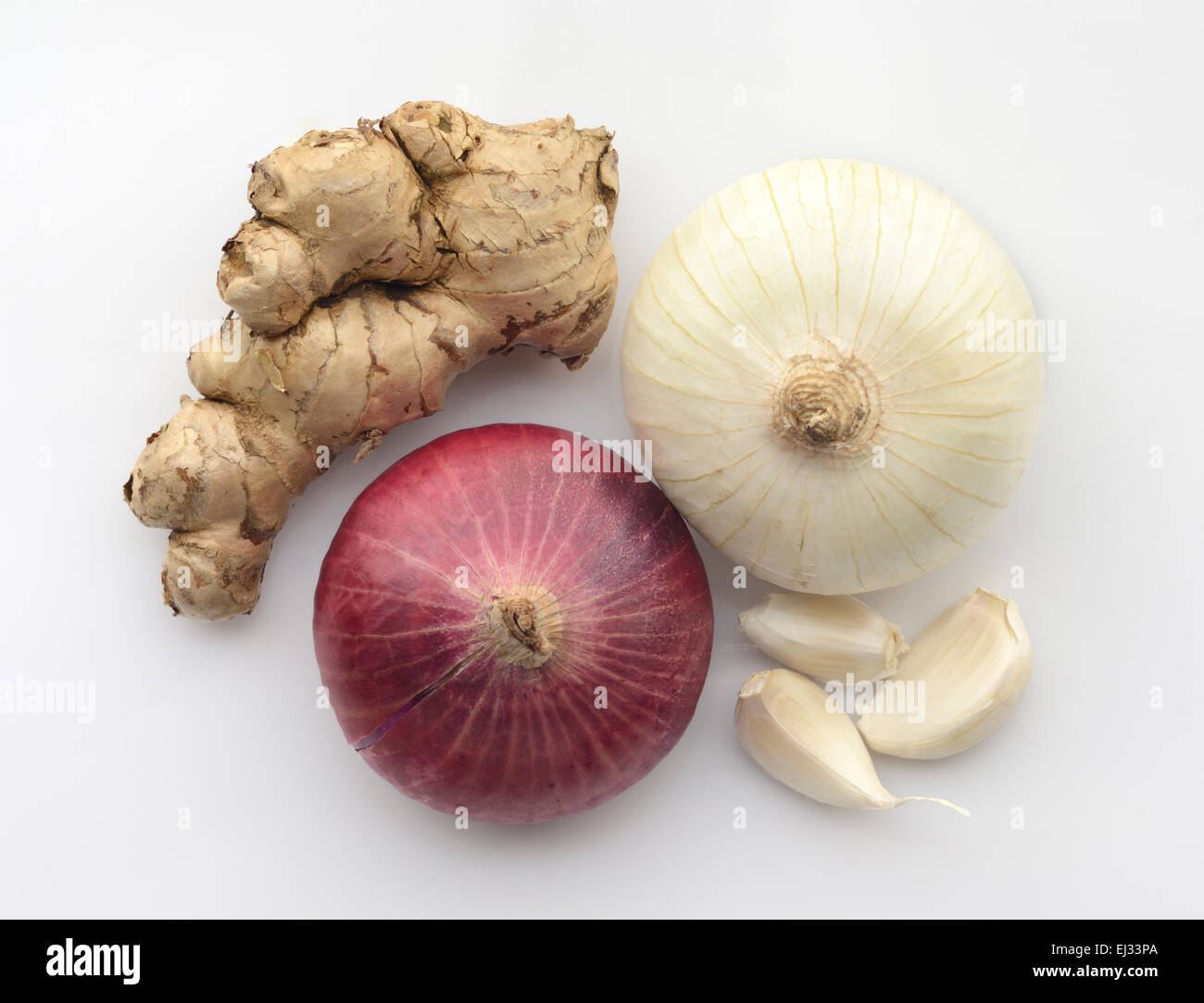 Ingwer, Knoblauch, roten Zwiebeln und weiße Zwiebel Stockfoto
