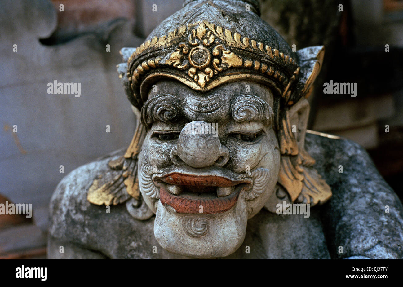 Tempel-Skulptur in Ubud in Bali in Indonesien in Südostasien. Carving Kunst hässlich groteske Gottheit Gott Kultur Geschichte reisen Stockfoto