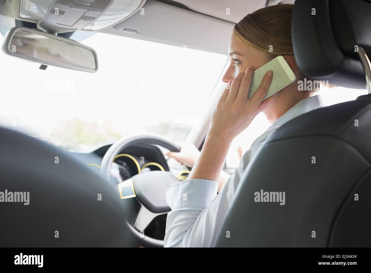 Geschäftsfrau auf dem Handy Stockfoto