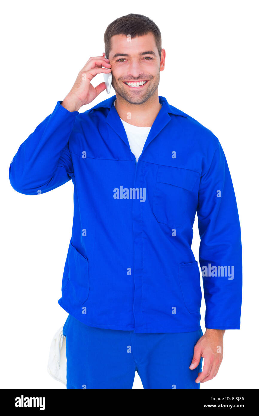 Porträt des Lächelns männlichen Mechaniker mit Handy Stockfoto