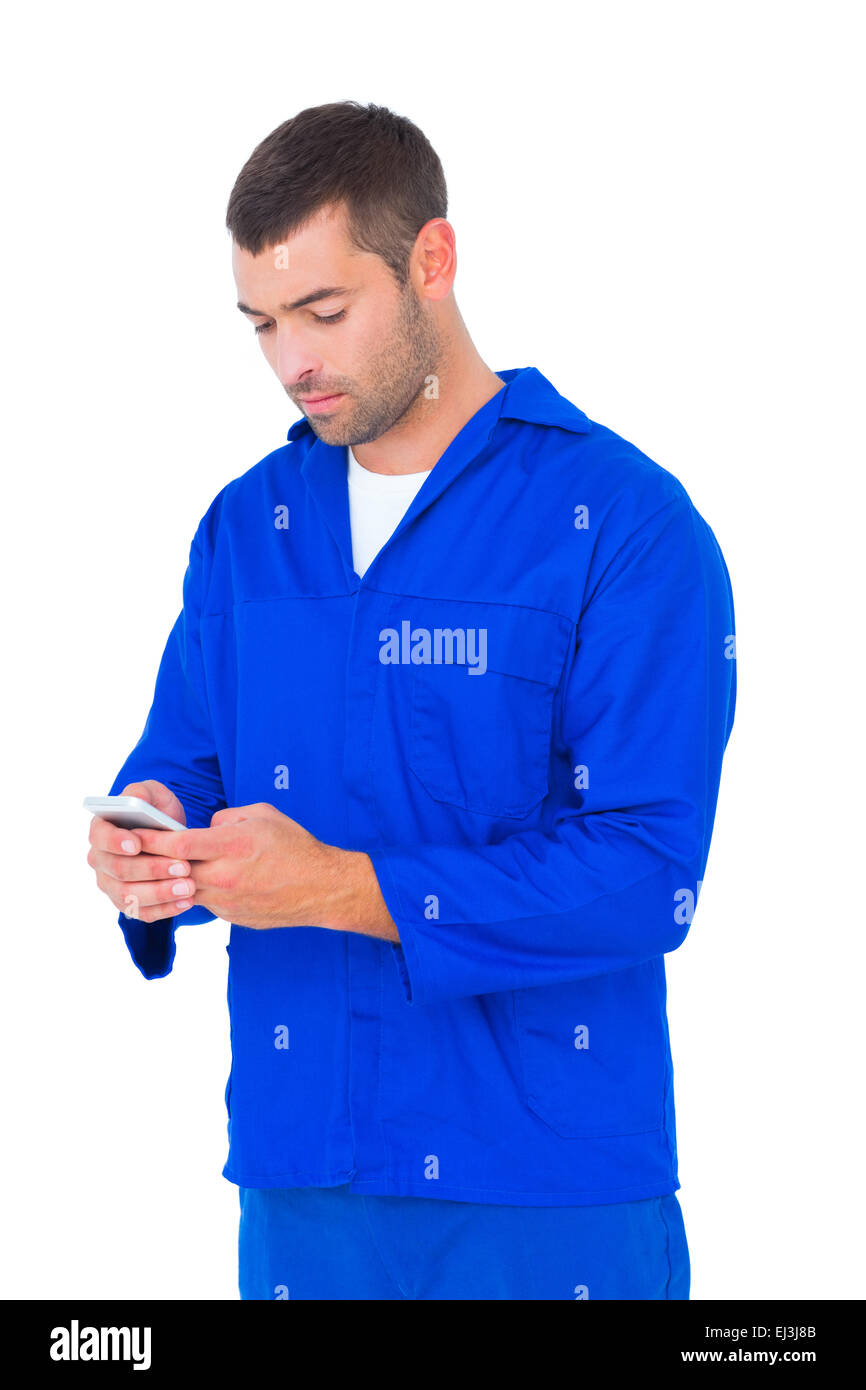 Mechaniker von SMS-Nachrichten über Mobiltelefon Stockfoto