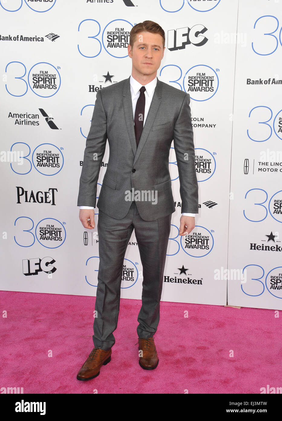 SANTA MONICA, CA - 21. Februar 2015: Benjamin McKenzie bei 30. jährlichen Film Independent Spirit Awards am Strand in Santa Monica. Stockfoto