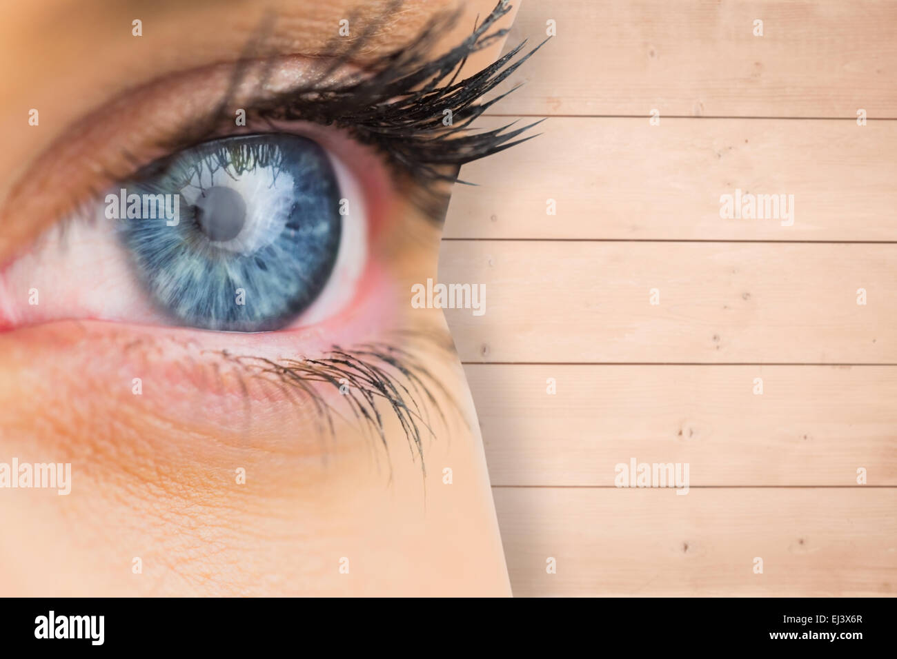 Zusammengesetztes Bild von Close Up der weiblichen blaues Auge Stockfoto