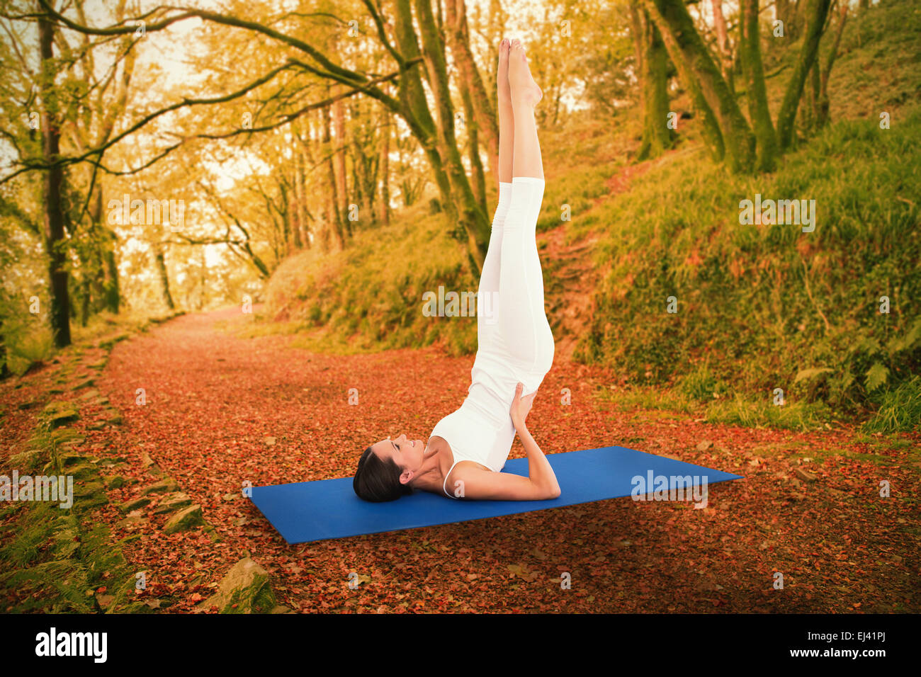 Zusammengesetztes Bild Fit Frau dehnen Körper im Fitness-studio Stockfoto