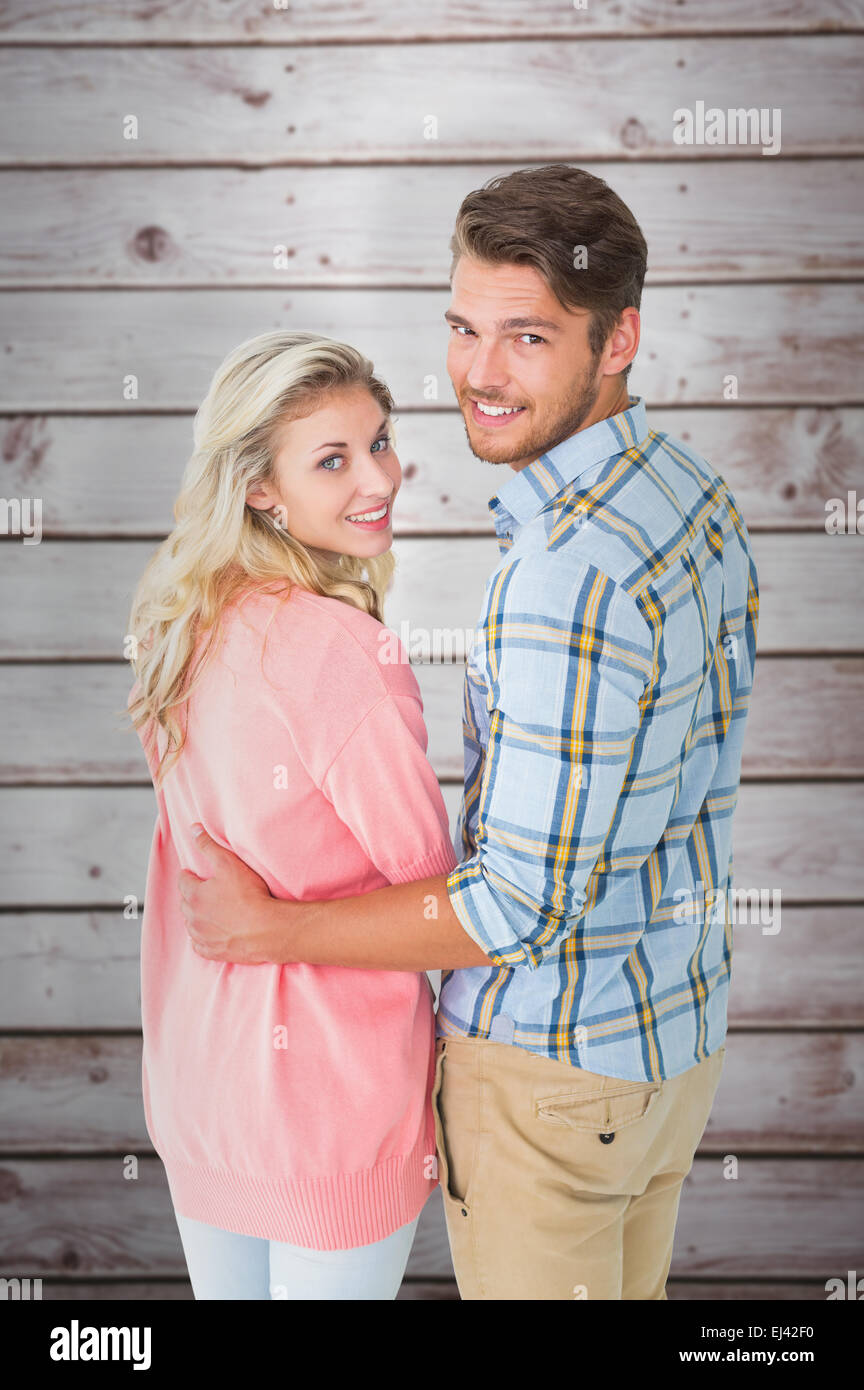 Zusammengesetztes Bild attraktives Paar drehen und lächelt in die Kamera Stockfoto