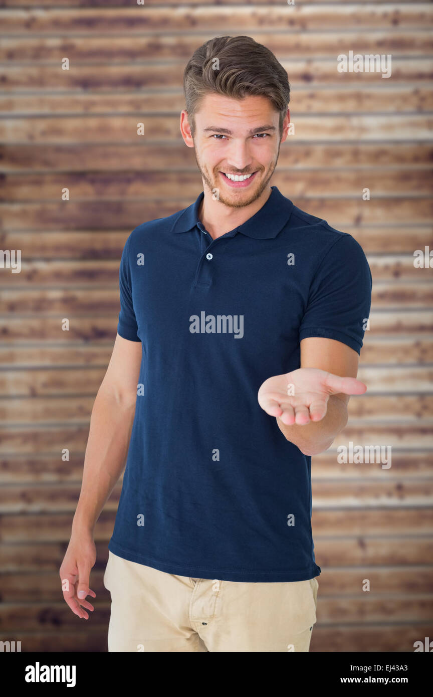 Zusammengesetztes Bild von gut aussehenden jungen Mann hält seine Hand Stockfoto
