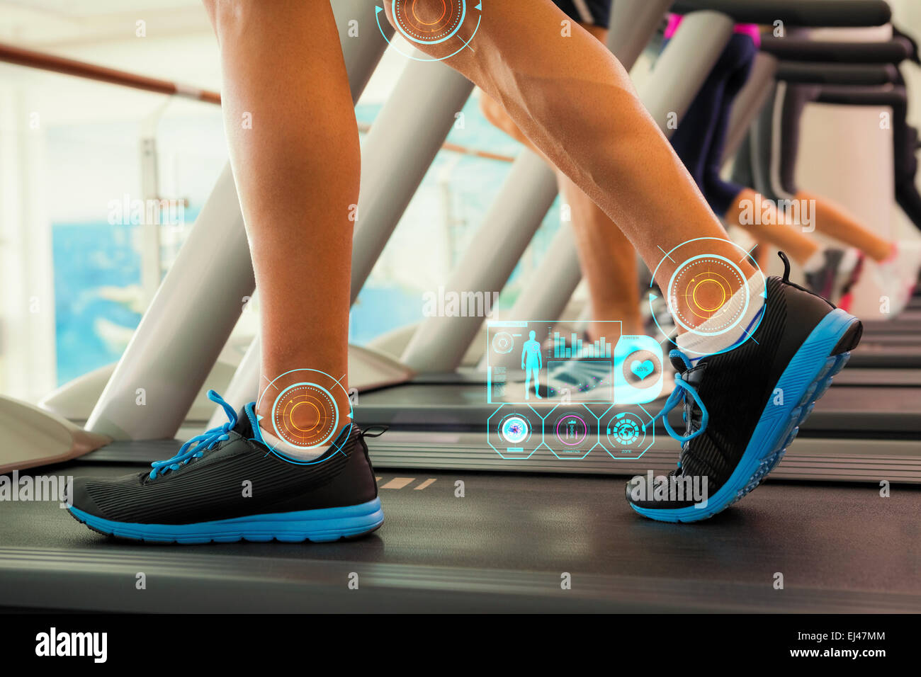 Zusammengesetztes Bild der Reihe derjenigen, die Arbeiten auf Laufbändern Stockfoto