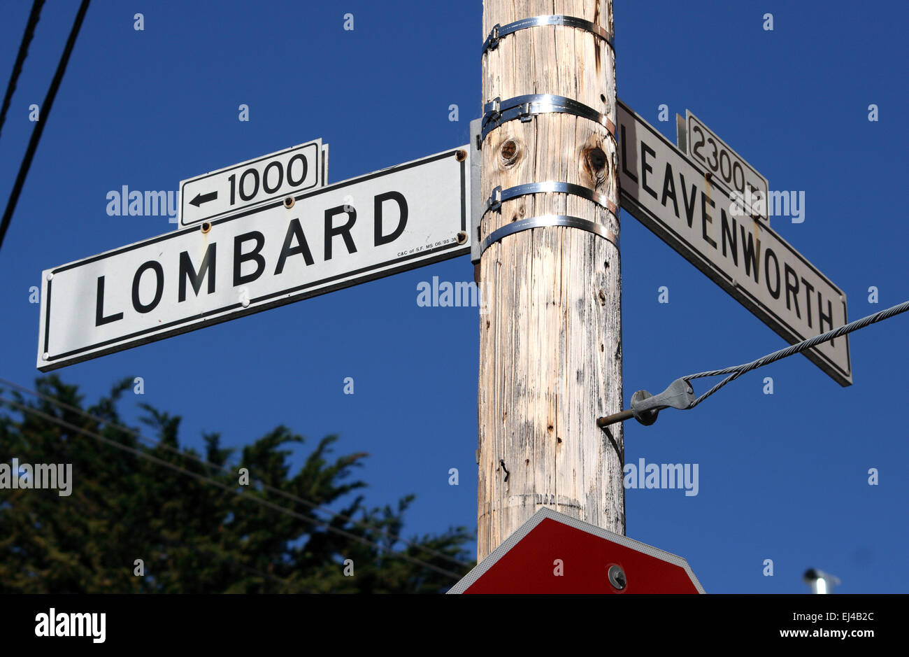 Der Beschilderung des berühmten Lombard Street und Leavenworth, in San Francisco, USA. Stockfoto