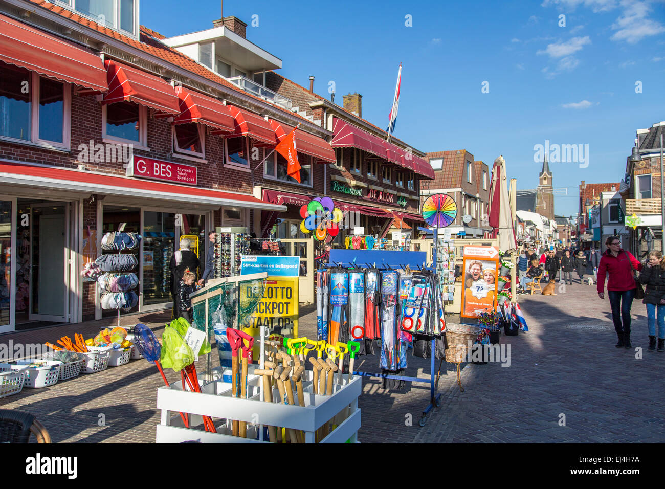 Egmond Aan Zee, Noord-Holland, Niederlande, Einkaufsstraße ...