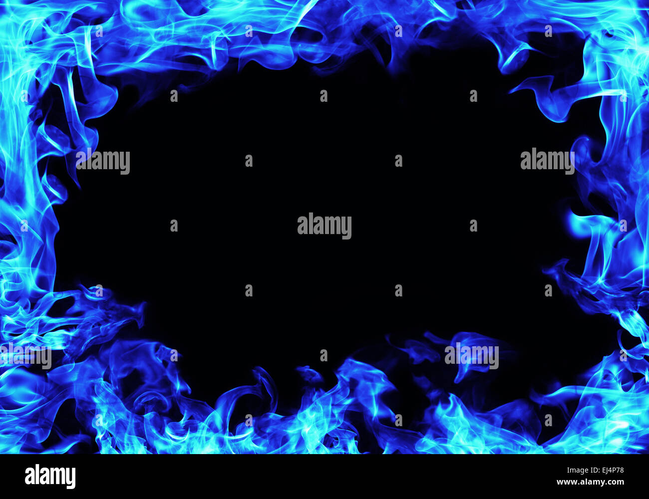 Blaues Feuer Flammen Rahmen Auf Schwarzem Hintergrund Stockfotografie Alamy