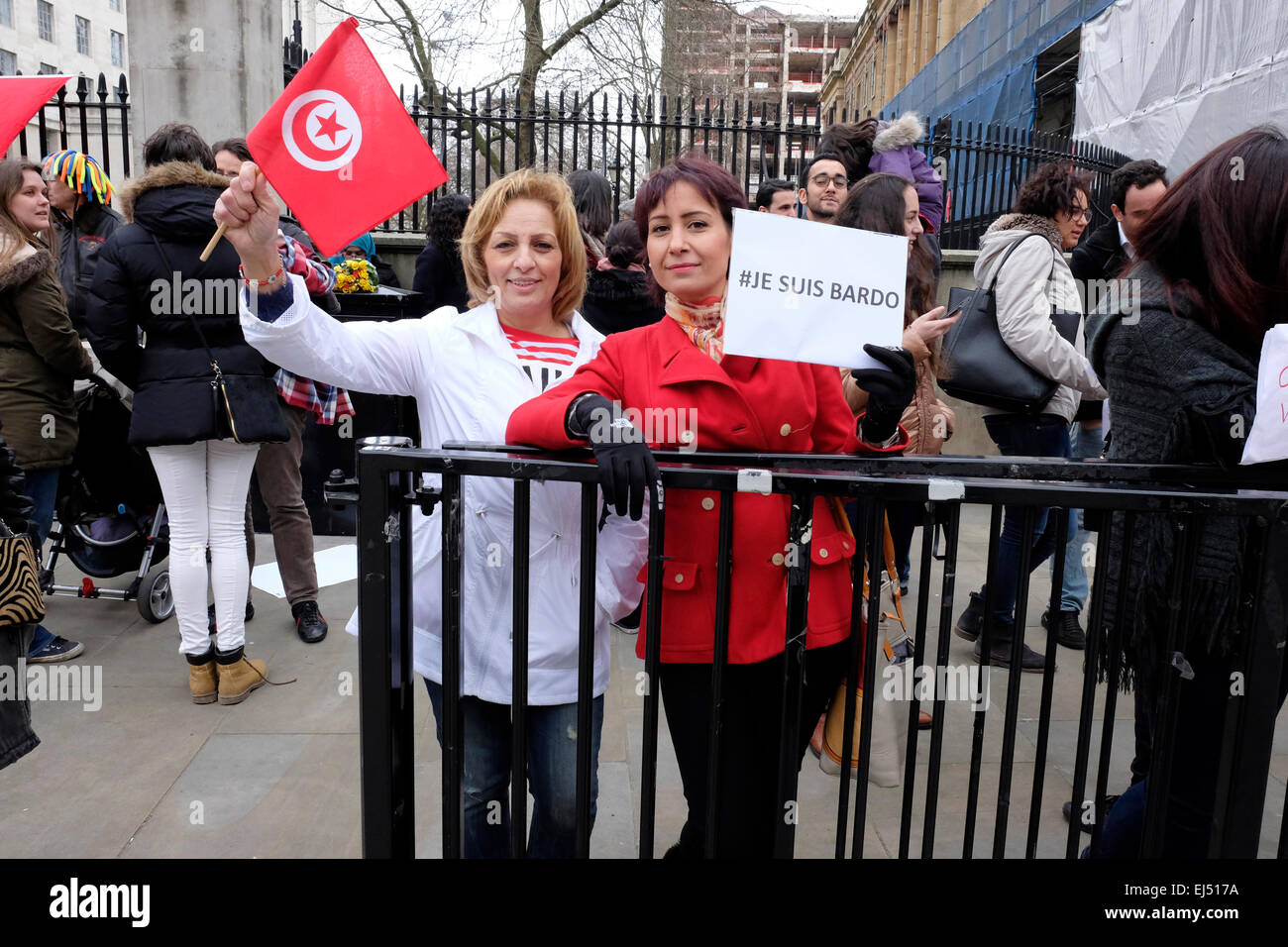 Zwei Demonstranten der tunesischen Frauen im Zentrum von London Stockfoto