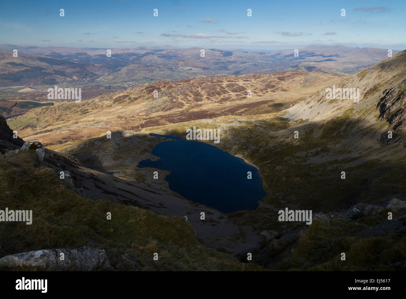 Blickte auf Llyn y Gadair auf dem Weg nach oben Cadair Idris im südlichen Snowdonia, Nord-Wales Stockfoto