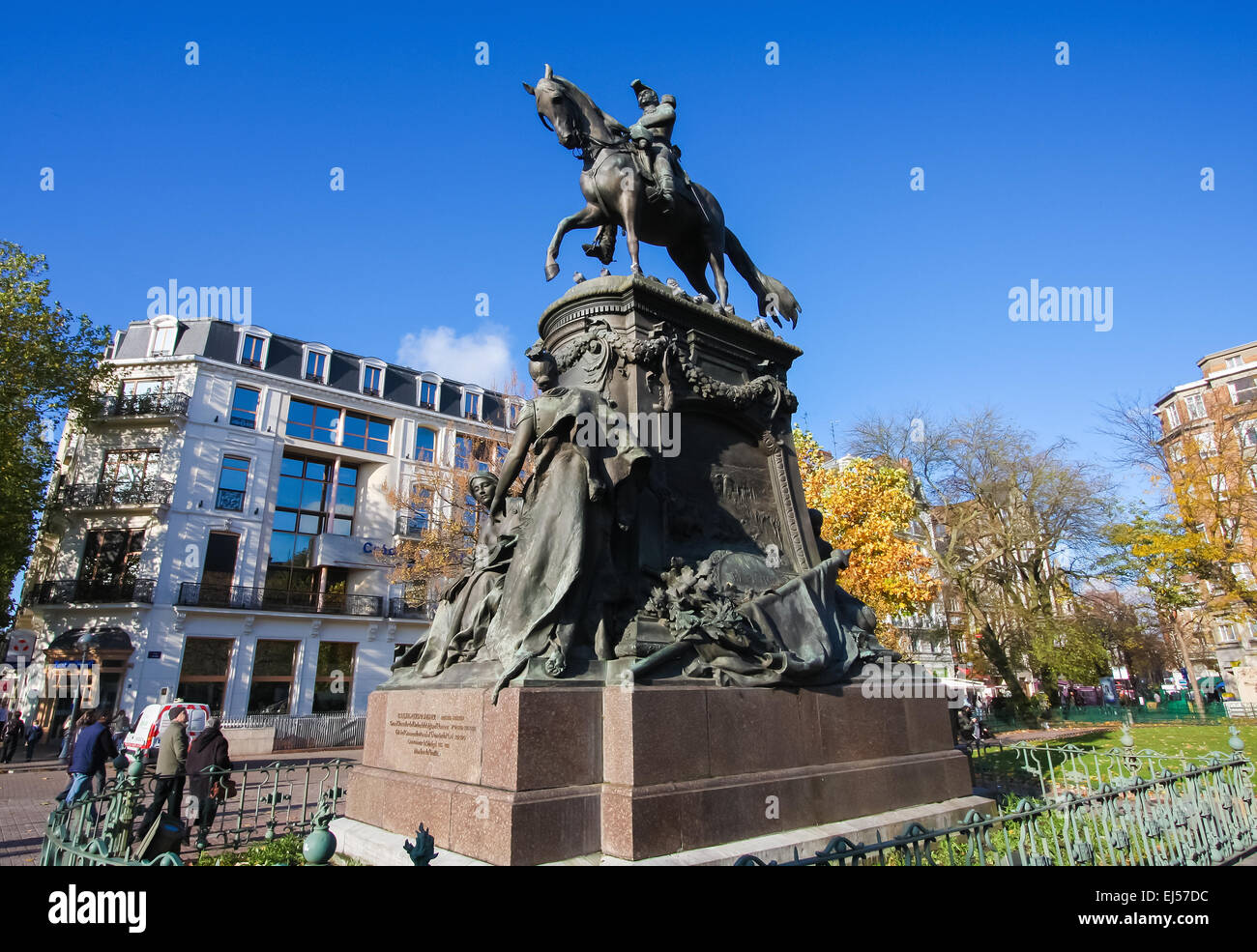 LILLE, Frankreich - 8. November 2009: Equestrian Statue von General Louis Faidherbe auf quadratischen Richebe in Lille, eingeweiht im Jahre 1896. Stockfoto