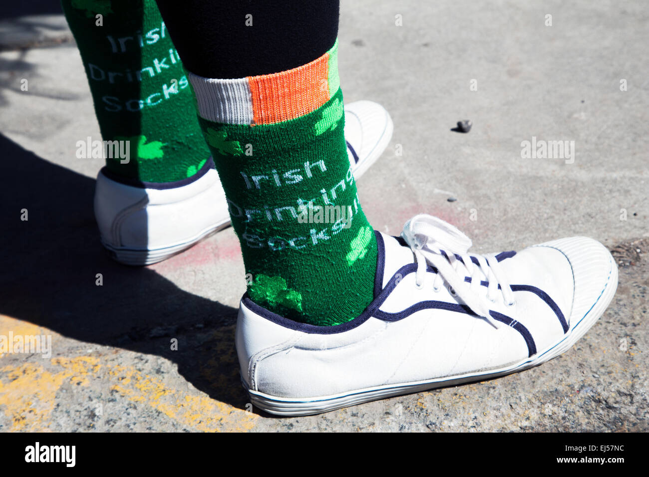 Grüne Socken zu Ehren St. Patricks Day Parade, 2014, South Boston, Massachusetts, USA Stockfoto