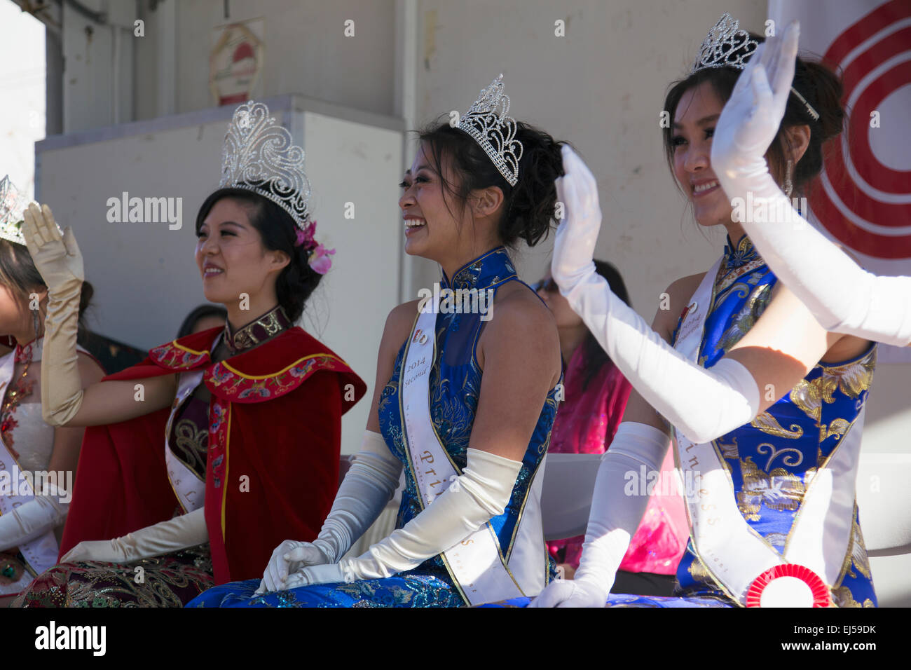 115. Golden Dragon Parade, Prinzessin winken Chinese New Year, 2014, Jahr des Pferdes, Los Angeles, Kalifornien, USA Stockfoto