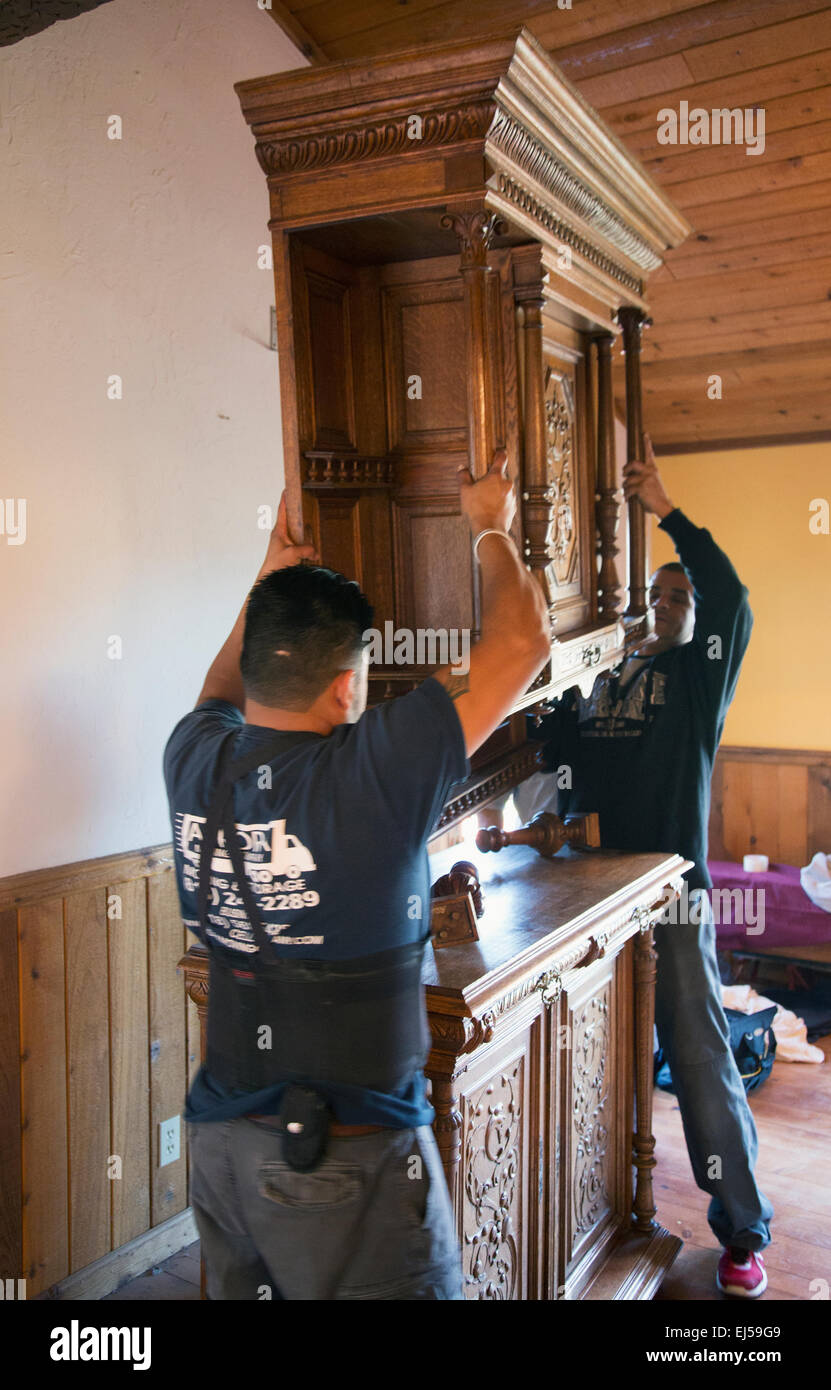 Mover von antiken Möbeln, Pine Mountain Club California Stockfoto